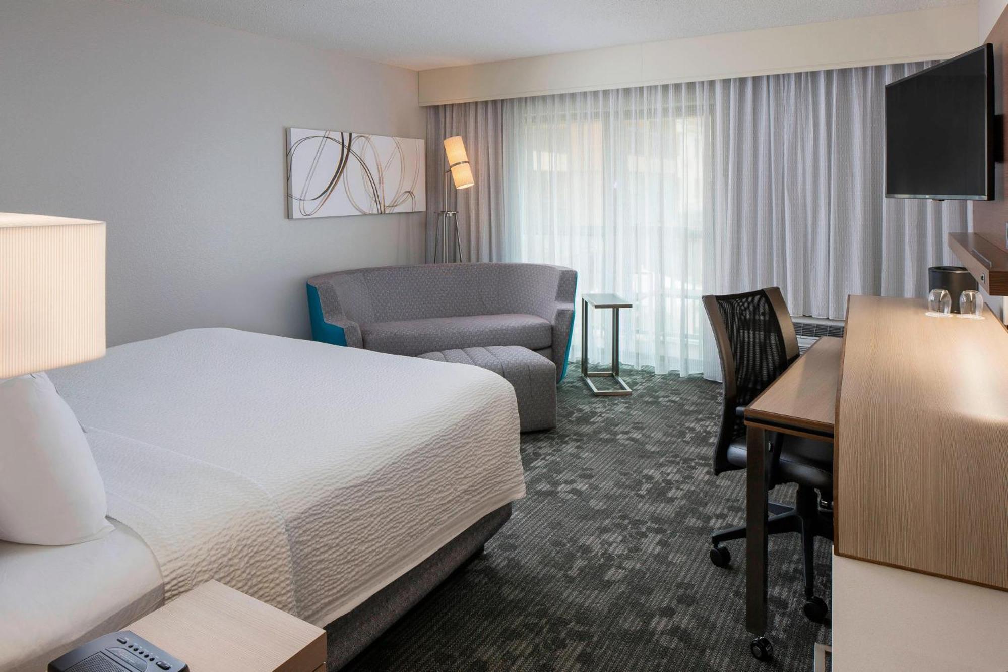 Courtyard By Marriott Daytona Beach Speedway/Airport Exterior photo